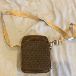 MICHAEL KORS Jet Set Logo Cross Body